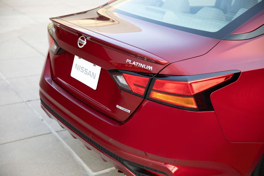 Детали экстерьера Nissan Altima Platinum Edition ONE 2018 года  (фото 14 из 25)